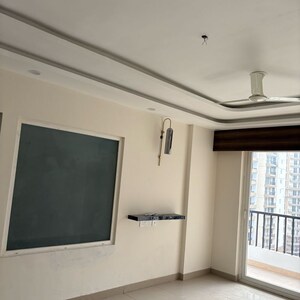 Room in 3.5 BHK Apartment at Amrapali Heartbeat City, Sector 107 – for Rent