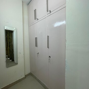 Room in 4 BHK Apartment at Amrapali Heartbeat City, Sector 107 – for Rent