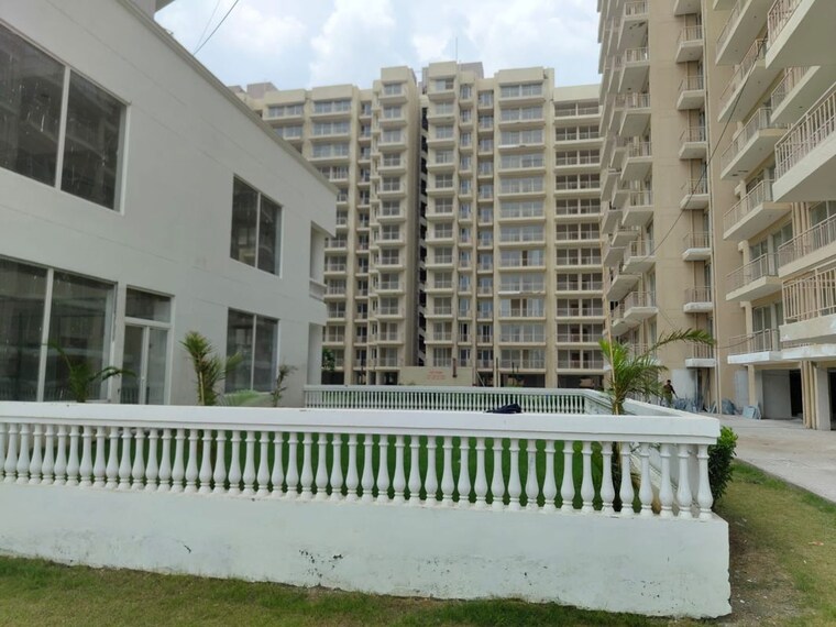 Exterior View, umang-winter-hills 3 Bedroom 1000 Sq.Ft. Apartment In Sector 77 Gurgaon 9918914