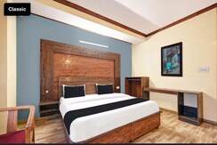 6+ BHK + Pooja Room,Servant Room,Study Room,Extra Room Villa For Sale in RWA Apartments Sector 50