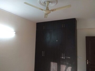 Room in 3 BHK Apartment at Gardenia Glory, Sector 46 – for Rent