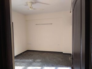 Bathroom in 3 BHK Apartment at Gardenia Glory, Sector 46 – for Rent