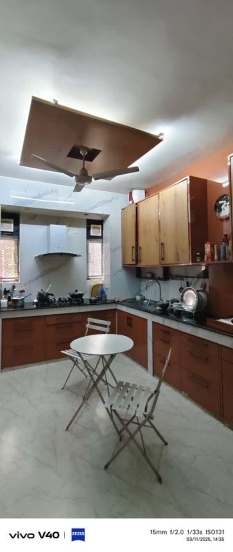 Team Area, defence colony 3 Bedroom 325 Sq.Yd. Builder Floor In Defence Colony Delhi 9918948