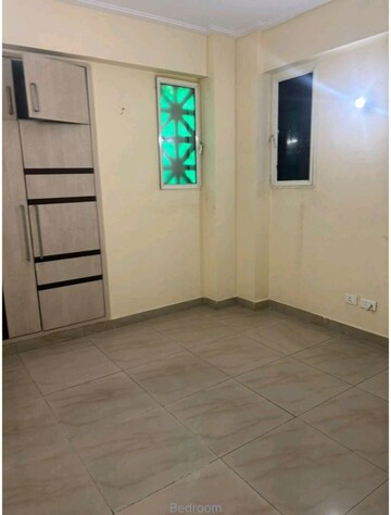 Room in 2 BHK Apartment at Supertech 34 Pavilion, Sector 34 – for Rent