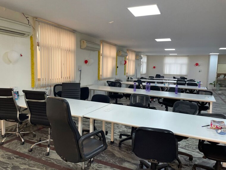 Team Area, klj-noida-one Commercial Office Space 1850 Sq.Ft. In Sector 62 Noida 9918953