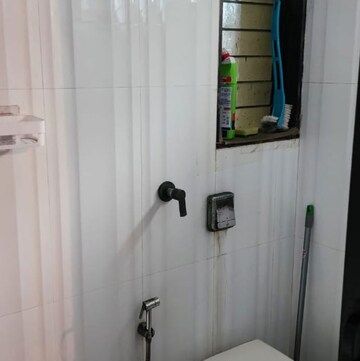 Bathroom in 3.5 BHK Apartment at New Jay Palace, Yari Road – for Rent