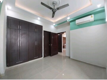 Room in 2 BHK Apartment at Amrapali Sapphire, Sector 45 – for Rent