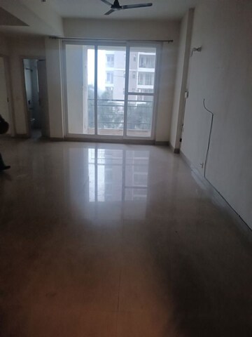 Room in 3 BHK Apartment at Amrapali Heartbeat City, Sector 107 – for Rent