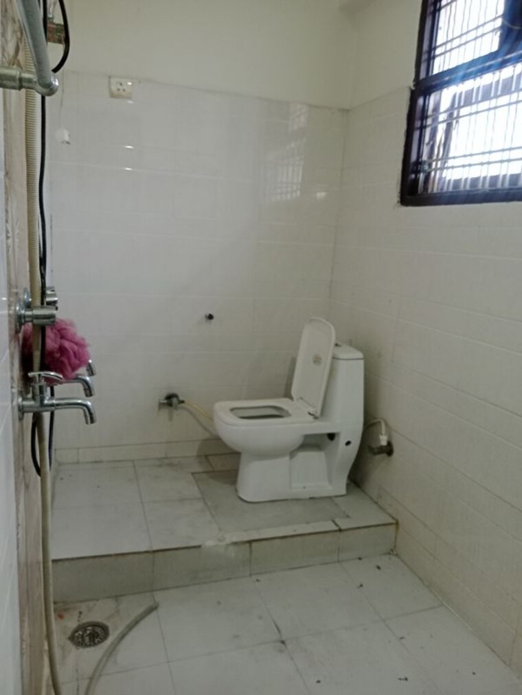 Bathroom, ansals sushant city 3 Bedroom 1937 Sq.Ft. Builder Floor In Ansals Sushant City Panipat 9918994