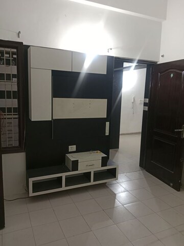 Room in 3 BHK Builder Floor at Ansals Sushant City – for Rent