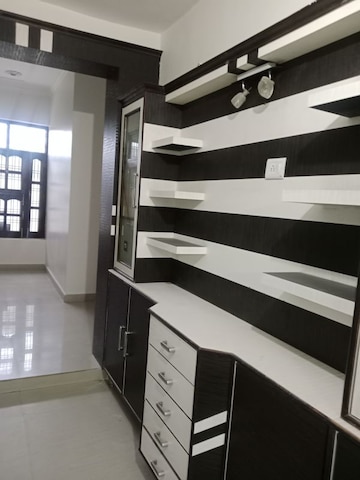 Room in 3 BHK Builder Floor at Ansals Sushant City – for Rent