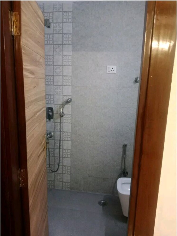 Bathroom, chattarpur 2 Bedroom 1000 Sq.Ft. Builder Floor In Chattarpur Delhi 9918999