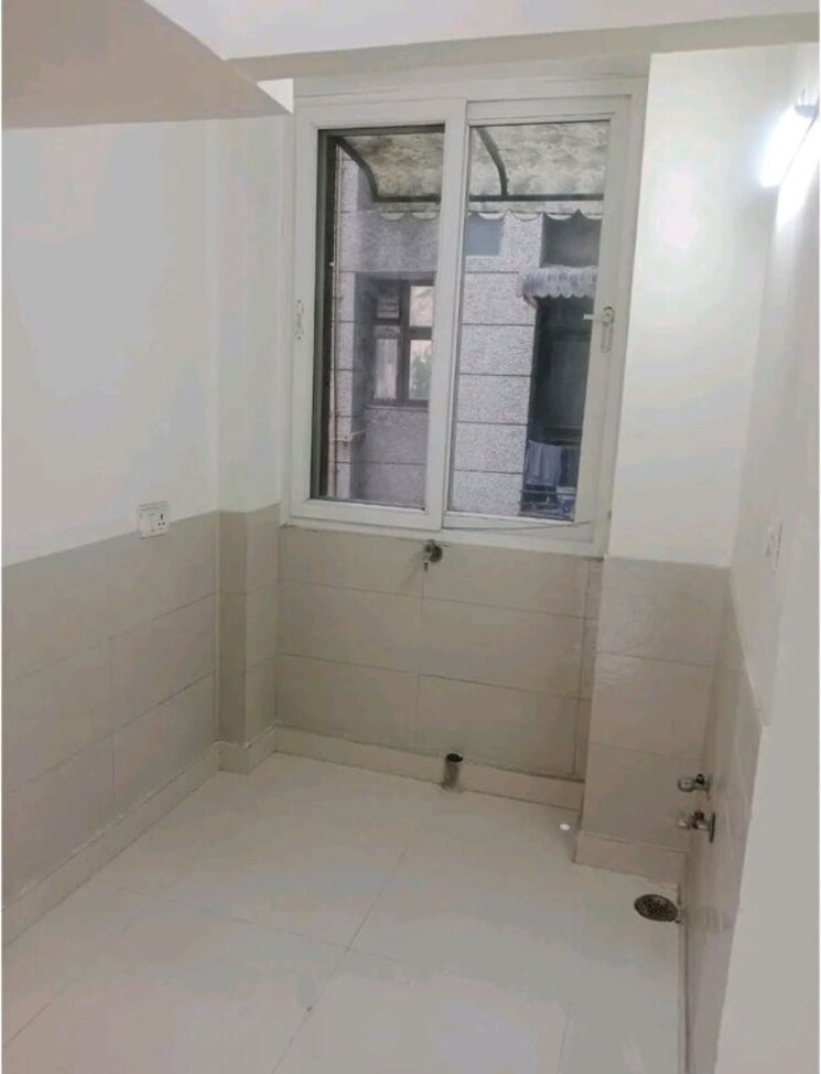 Bathroom, chattarpur 2 Bedroom 1000 Sq.Ft. Builder Floor In Chattarpur Delhi 9918999