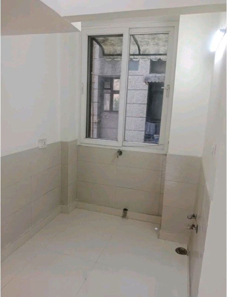 Bathroom, chattarpur 2 Bedroom 1000 Sq.Ft. Builder Floor In Chattarpur Delhi 9918999