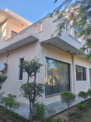 6+ BHK Villa For Sale in Satbari