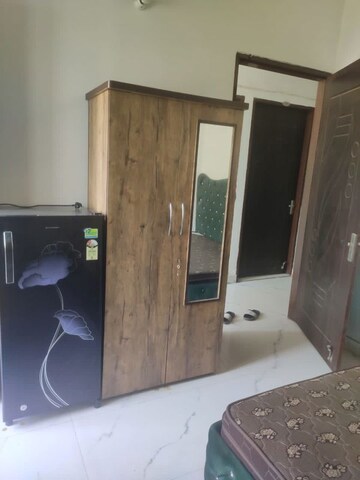 Furnished Amenities in Studio Builder Floor at Vip Road – for Rent