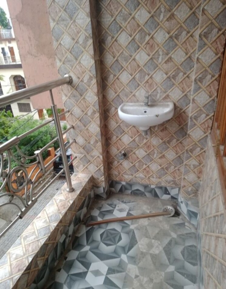 Balcony, aliganj 1 Bedroom 1200 Sq.Ft. Villa In Aliganj Lucknow 9919079