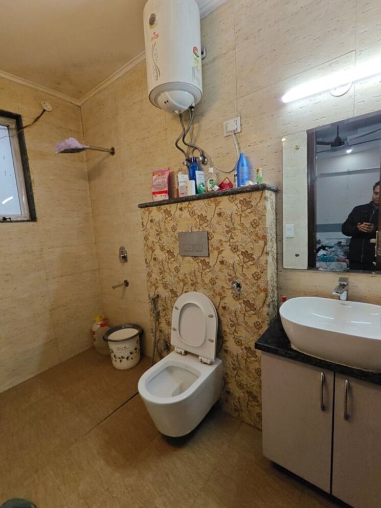 Bathroom, jal-vihar-colony 3 Bedroom 1500 Sq.Ft. Builder Floor In Sector 46 Gurgaon 9919084