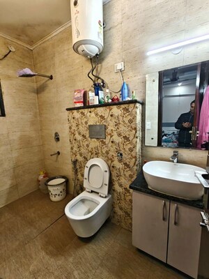 Bathroom in 3 BHK Builder Floor at Jal Vihar Colony, Sector 46 – for Rent