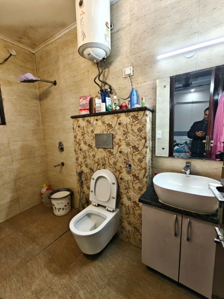 Bathroom, jal-vihar-colony 3 Bedroom 1500 Sq.Ft. Builder Floor In Sector 46 Gurgaon 9919084