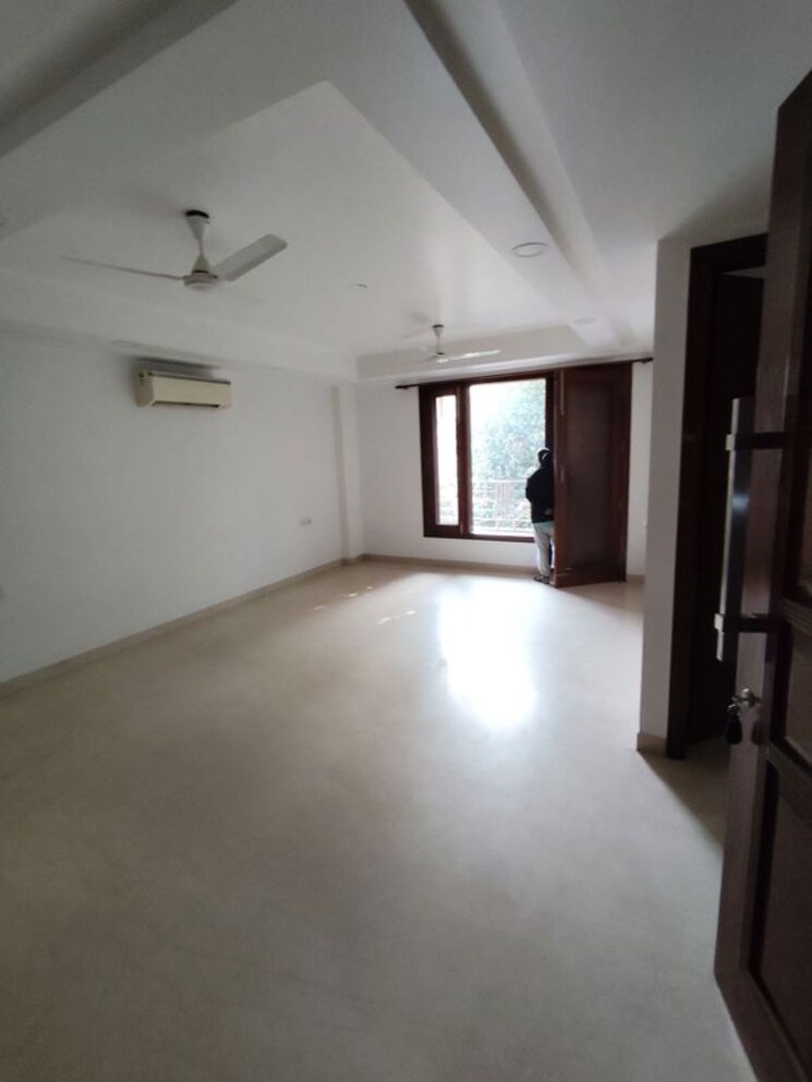 Room, chattarpur 3 Bedroom 85 Sq.Yd. Builder Floor In Chattarpur Delhi 9817264