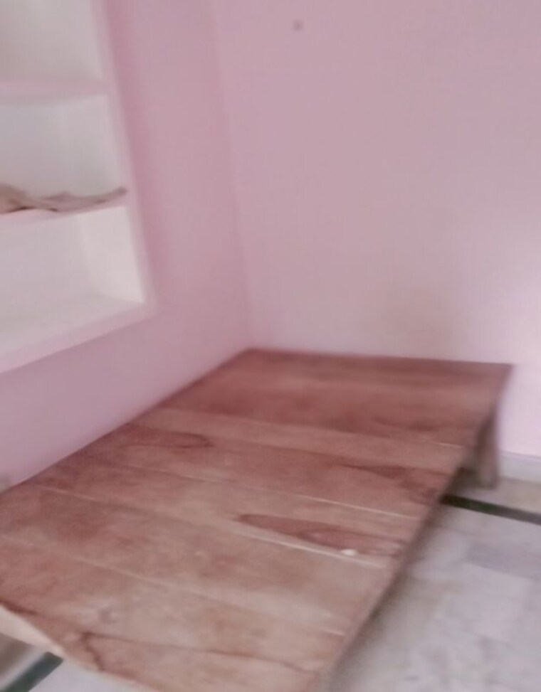 Room, aliganj 1 RK 600 Sq.Ft. Independent House In Aliganj Lucknow 9919091