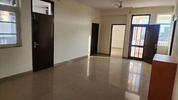 Room in 3 BHK Apartment at Ansal Housing Woodbury, Patiala Road – for Rent