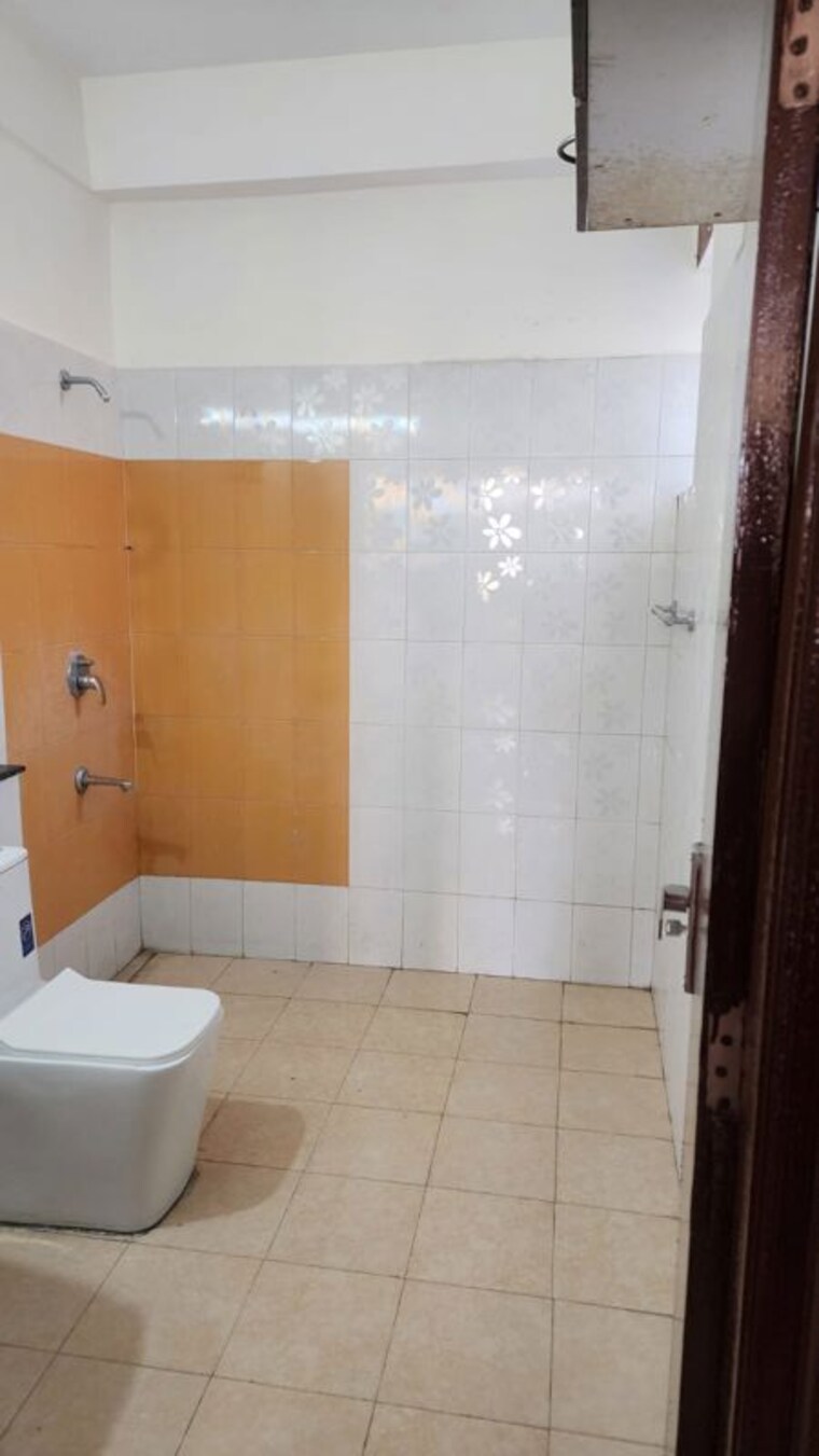 Bathroom, ansal-housing-woodbury 3 Bedroom 1755 Sq.Ft. Apartment In Patiala Road Zirakpur 9918376