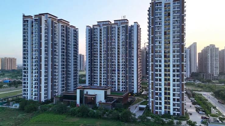 2.5 BHK + Study Room Apartment For Sale in Amrapali Dream Valley