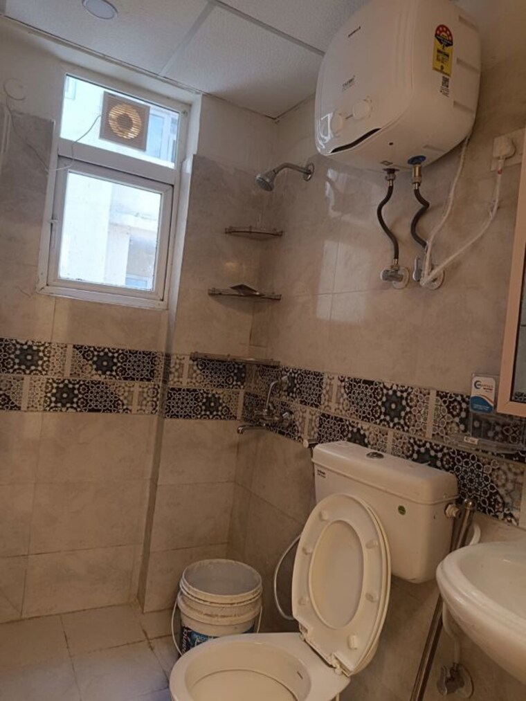 Bathroom, ardee-city 3 Bedroom 1500 Sq.Ft. Builder Floor In Sector 52 Gurgaon 9919093