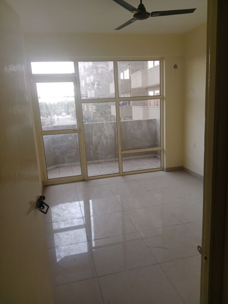 Room, pyramid-pride 2 Bedroom 680 Sq.Ft. Apartment In Sector 76 Gurgaon 9919102