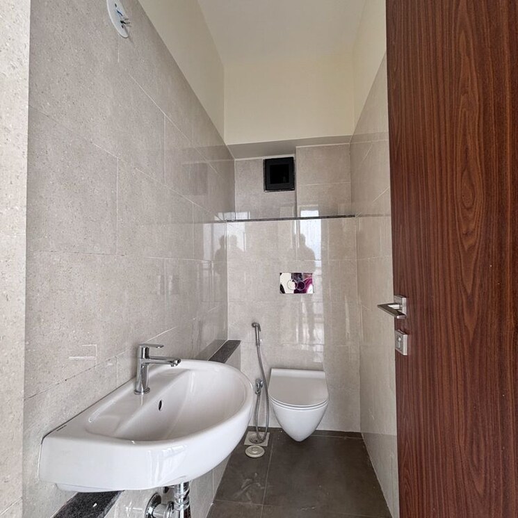 Bathroom, dynamix-divum 2 Bedroom 757 Sq.Ft. Apartment In Riddhi Gardens Mumbai 9919107