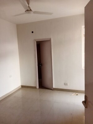Room in 2 BHK Apartment at Suncity Avenue 76, Sector 76 – for Rent