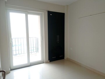 Room in 3 BHK Apartment at Tata Eureka Park, Sector 150 – for Rent