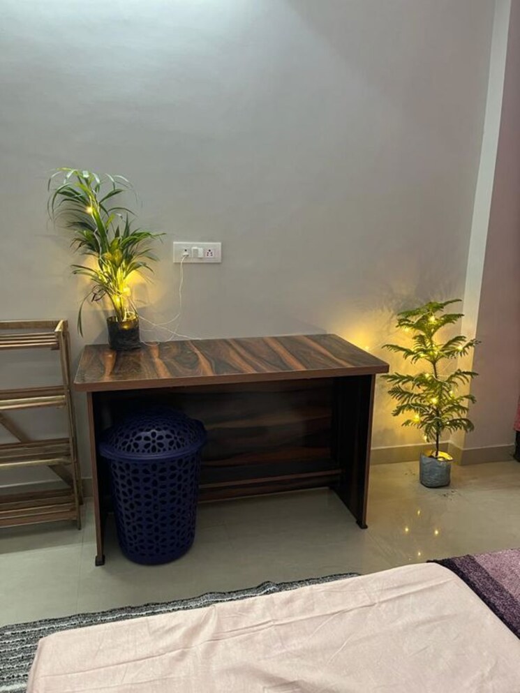 Room, sector 121 Pg For Boys & Girls In Sector 121 9919135