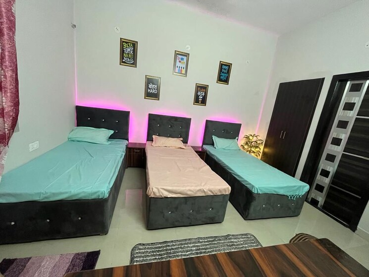 Room, sector 121 Pg For Boys & Girls In Sector 121 9919135