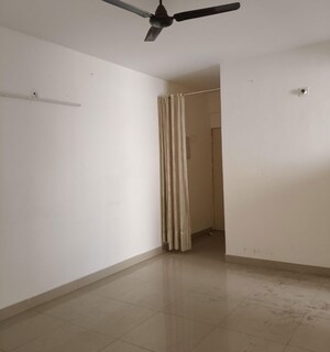 Room in 2 BHK Apartment at Suncity Avenue 102, Sector 102 – for Rent