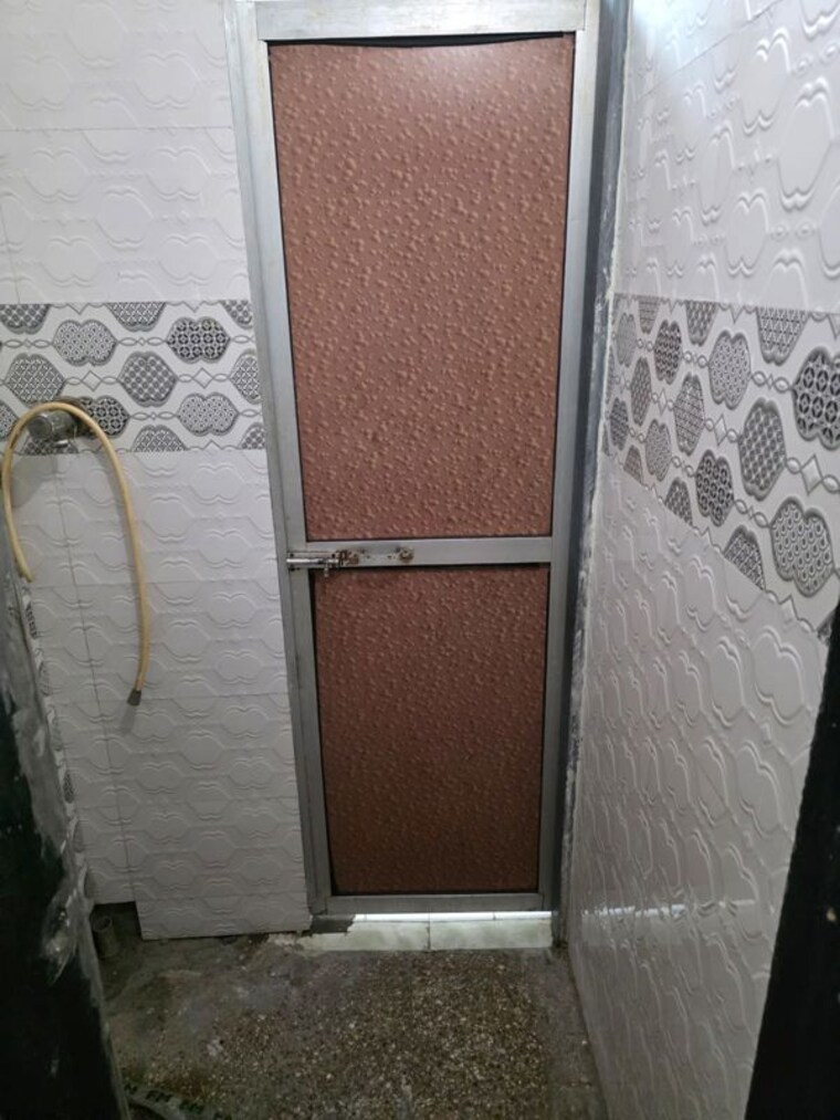 Bathroom, rushi-the-kollage 1 RK 350 Sq.Ft. Apartment In Andheri East Mumbai 9726652