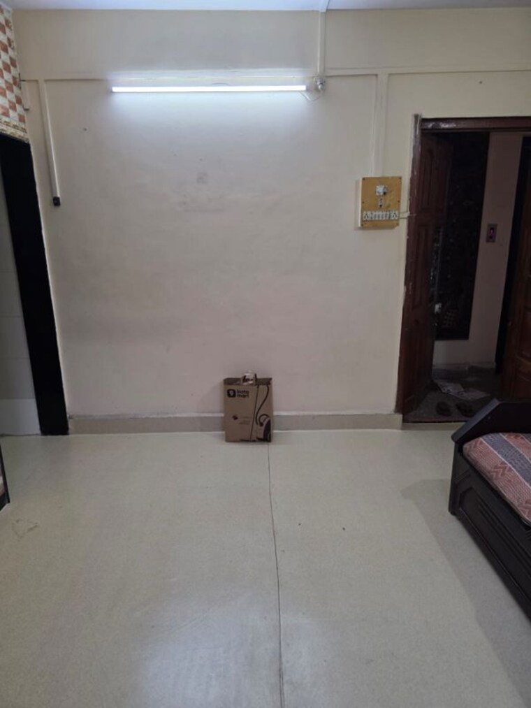 Room, rushi-the-kollage 1 RK 350 Sq.Ft. Apartment In Andheri East Mumbai 9726652