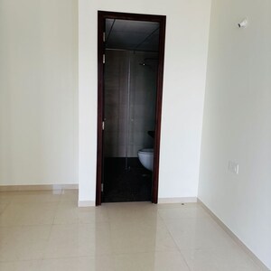 Furnished Amenities in 2 BHK Apartment at Kalpataru Elitus, Asha Nagar – for Rent