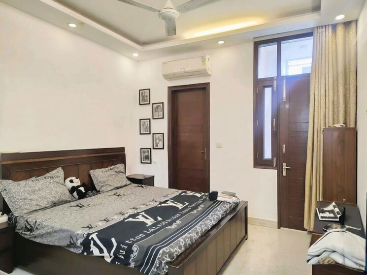 Bedroom, east of kailash 3 Bedroom 160 Sq.Yd. Builder Floor In East Of Kailash Delhi 9919218