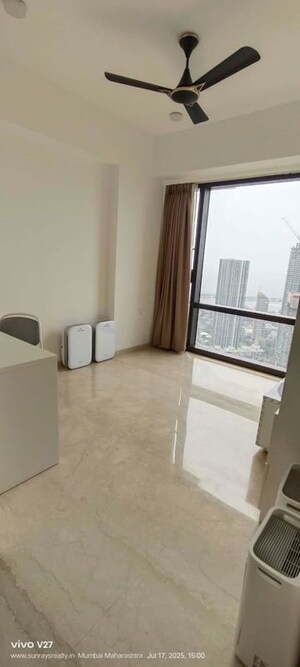 Room in 4 BHK Apartment at Lodha Marquise, Worli – for Rent