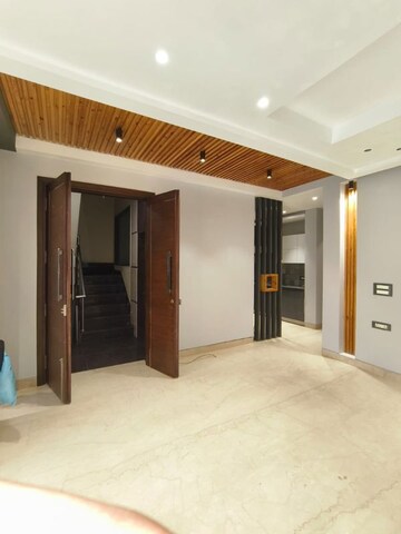 Room in 3 BHK Builder Floor at Kalkaji – for Rent