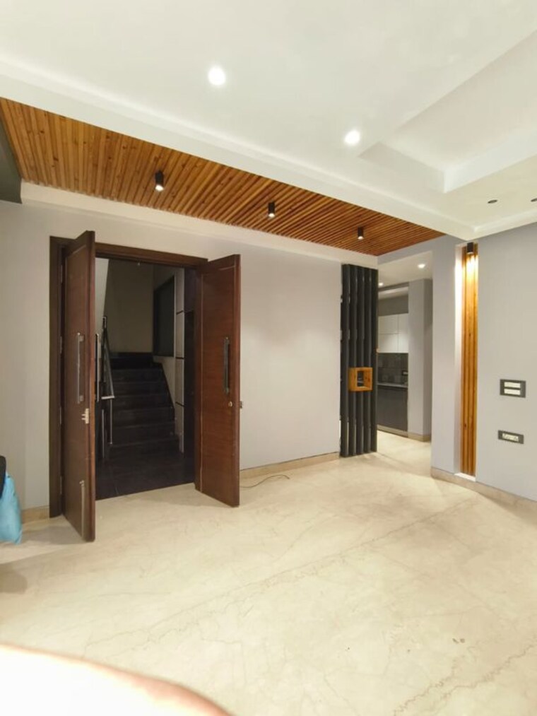 Room, kalkaji 3 Bedroom 200 Sq.Yd. Builder Floor In Kalkaji Delhi 9919230