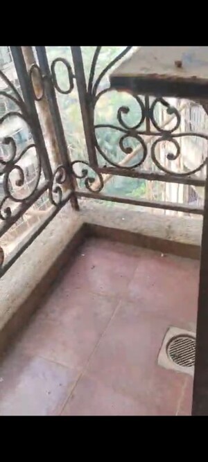 Furnished Amenities in 3 BHK Apartment at Supreme Lake Homes, Powai – for Rent