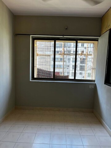 Room in 2 BHK Apartment at K Raheja Ascencio, Chandivali – for Rent