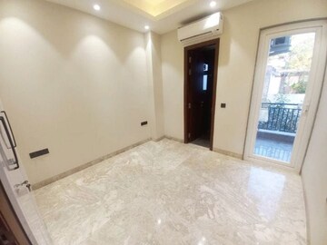 Room in 3 BHK Builder Floor at Safdarjung Enclave – for Sale