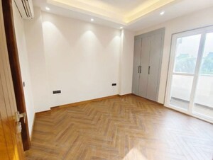 Room in 3 BHK Builder Floor at Safdarjung Enclave – for Sale