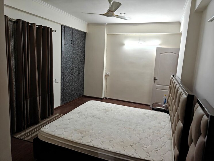 Bedroom, amrapali-crystal-homes 3 Bedroom 1375 Sq.Ft. Apartment In Sector 76 Noida 9919321