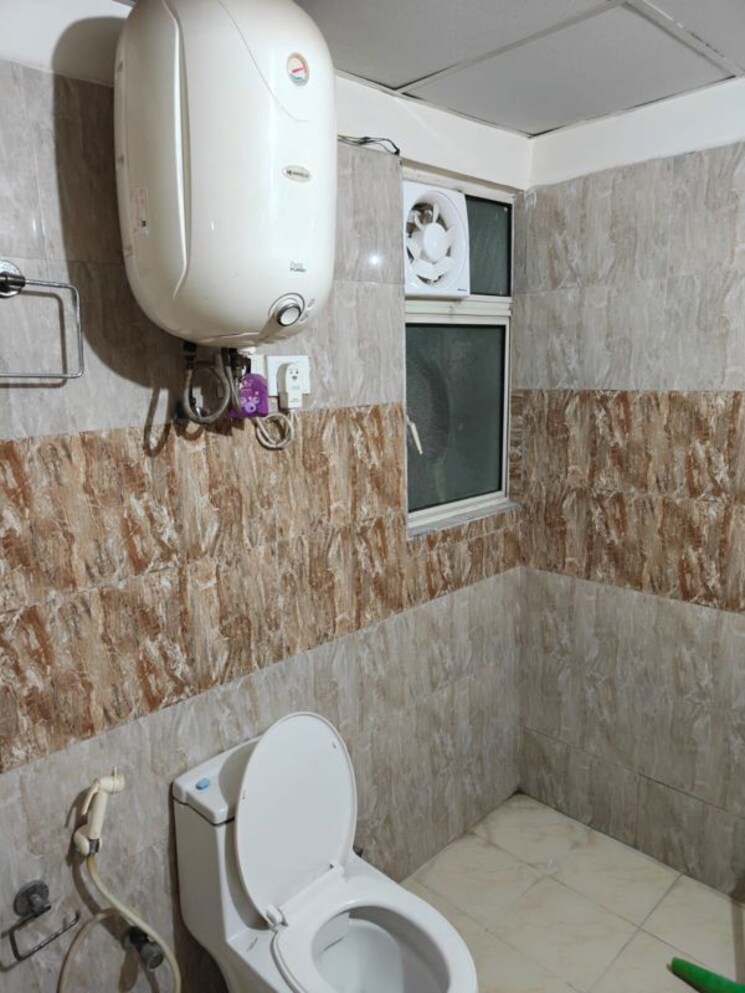 Bathroom, amrapali-crystal-homes 3 Bedroom 1375 Sq.Ft. Apartment In Sector 76 Noida 9919321